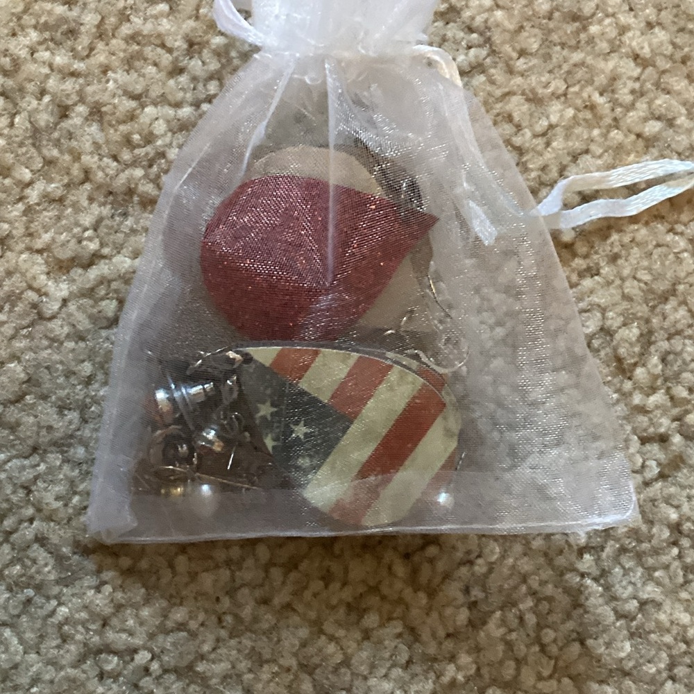 Random pack of earrings